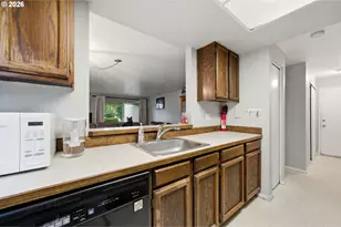 10121 SW Trapper Terrace, Beaverton, OR 97008 - Photo 15
