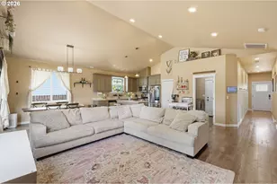 425 N Hyland Ln, Lowell, OR 97452 - Photo 9