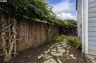 2390 NW Grenfell Loop, McMinnville, OR 97128 - Photo 25