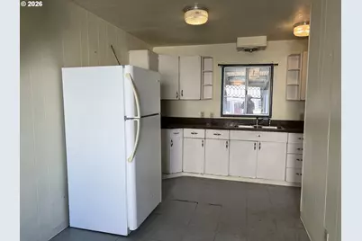 2260 Meade St, North Bend, OR 97459 - Photo 13