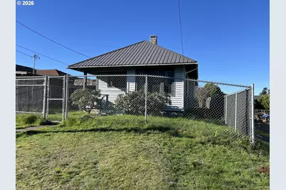 2260 Meade St, North Bend, OR 97459 - Photo 5