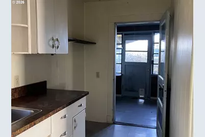 2260 Meade St, North Bend, OR 97459 - Photo 15