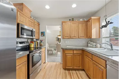 9024 SW 75th Ave, Portland, OR 97223 - Photo 13