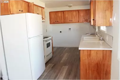 122 S 38th St, Springfield, OR 97478 - Photo 5