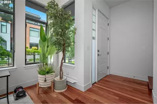 1634 NW Riverscape St, Portland, OR 97209 - Photo 3