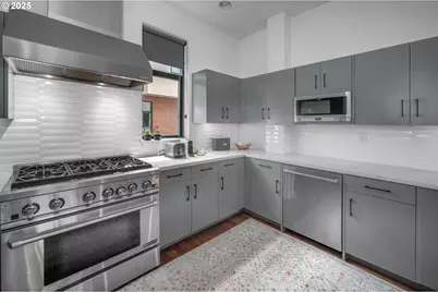 1634 NW Riverscape St, Portland, OR 97209 - Photo 7