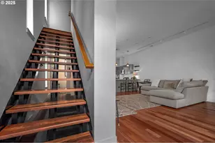 1634 NW Riverscape St, Portland, OR 97209 - Photo 11