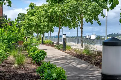 1634 NW Riverscape St, Portland, OR 97209 - Photo 37