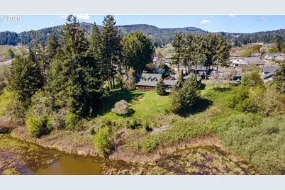527 W 4th St, Coquille, OR 97423 - Photo 7