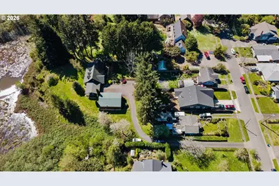 527 W 4th St, Coquille, OR 97423 - Photo 7