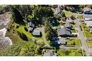 527 W Fourth St, Coquille, OR 97423 - Photo 7