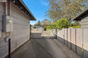 25 NE 192nd Ave, Portland, OR 97230 - Photo 35