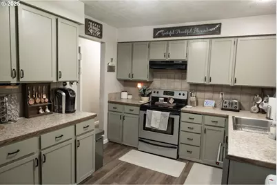 132 Coyote Ln, Castle Rock, WA 98611 - Photo 5