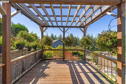 1037 Canyon Ter, Coos Bay, OR 97420 - Photo 9