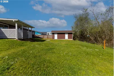 530 Robinhood Ave, Lakeside, OR 97449 - Photo 9