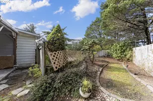 1600 Rhododendron Dr, Florence, OR 97439 - Photo 23