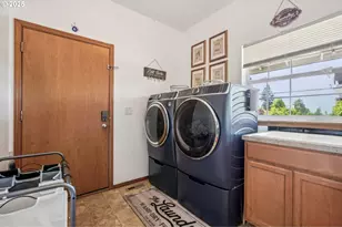 710 Mill St, Silverton, OR 97381 - Photo 37