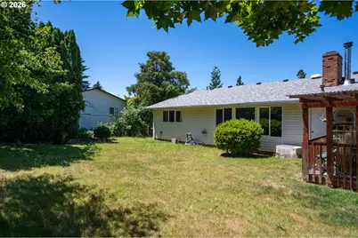 1560 NE Cochran Dr, Gresham, OR 97030 - Photo 27