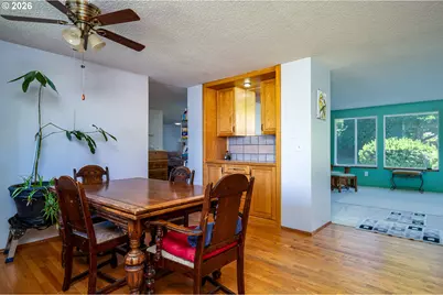 1560 NE Cochran Dr, Gresham, OR 97030 - Photo 7