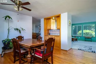 1560 NE Cochran Dr, Gresham, OR 97030 - Photo 7