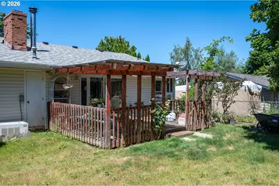 1560 NE Cochran Dr, Gresham, OR 97030 - Photo 29