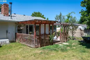 1560 NE Cochran Dr, Gresham, OR 97030 - Photo 29