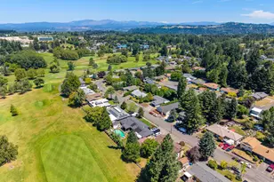 1560 NE Cochran Dr, Gresham, OR 97030 - Photo 31