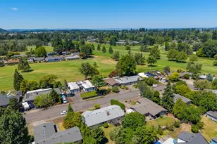 1560 NE Cochran Dr, Gresham, OR 97030 - Photo 21