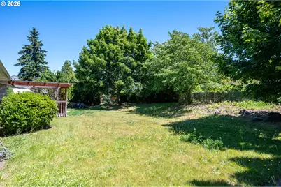 1560 NE Cochran Dr, Gresham, OR 97030 - Photo 23
