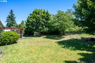1560 NE Cochran Dr, Gresham, OR 97030 - Photo 23