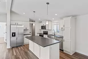 2780 34th St, Coos Bay, OR 97420 - Photo 9