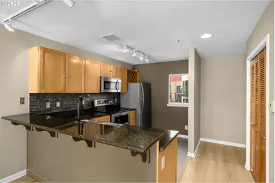 1010 NW Naito Pkwy #M15, Portland, OR 97209 - Photo 11