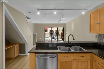 1010 NW Naito Pkwy #M15, Portland, OR 97209 - Photo 9