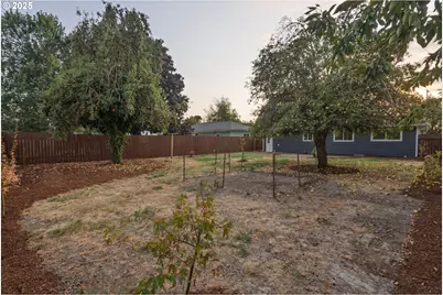 2090 17th St NE, Salem, OR 97301 - Photo 23