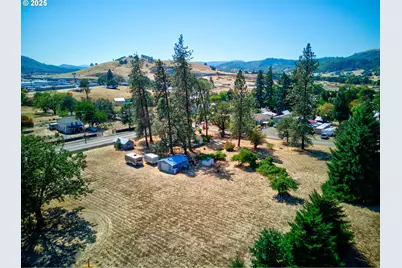 804 North Bank Rd, Roseburg, OR 97470 - Photo 29