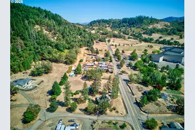 804 North Bank Rd, Roseburg, OR 97470 - Photo 17