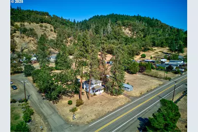 804 North Bank Rd, Roseburg, OR 97470 - Photo 25