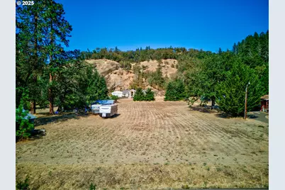 804 North Bank Rd, Roseburg, OR 97470 - Photo 5