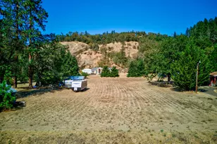 804 N Bank Rd, Roseburg, OR 97470 - Photo 5