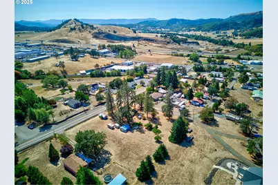 804 North Bank Rd, Roseburg, OR 97470 - Photo 11