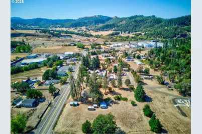 804 North Bank Rd, Roseburg, OR 97470 - Photo 9