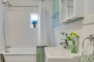 1566 SE Sherrett St, Portland, OR 97202 - Photo 25