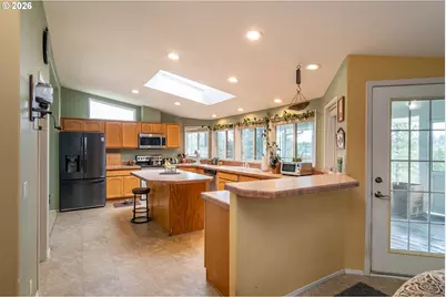562 Valley Rd, Roseburg, OR 97471 - Photo 9