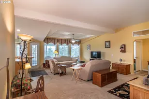 562 Valley Rd, Roseburg, OR 97471 - Photo 19