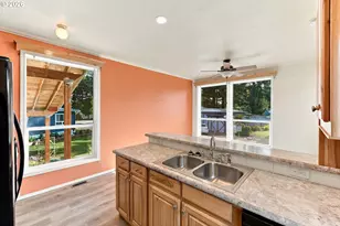 472 Shorepines Pl, Coos Bay, OR 97420 - Photo 9