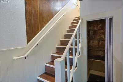 1194 Oregon Ave, Coos Bay, OR 97420 - Photo 19