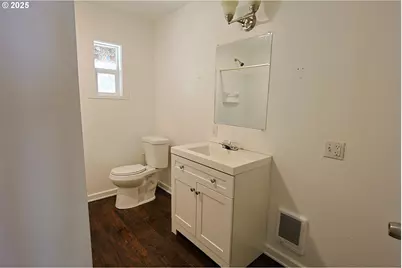 1194 Oregon Ave, Coos Bay, OR 97420 - Photo 17