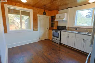 1194 Oregon Ave, Coos Bay, OR 97420 - Photo 11