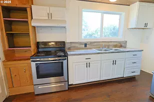 1194 Oregon Ave, Coos Bay, OR 97420 - Photo 13