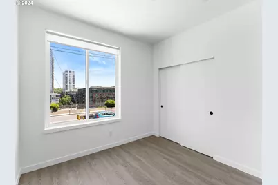 3727 S Hood Ave, Portland, OR 97239 - Photo 9